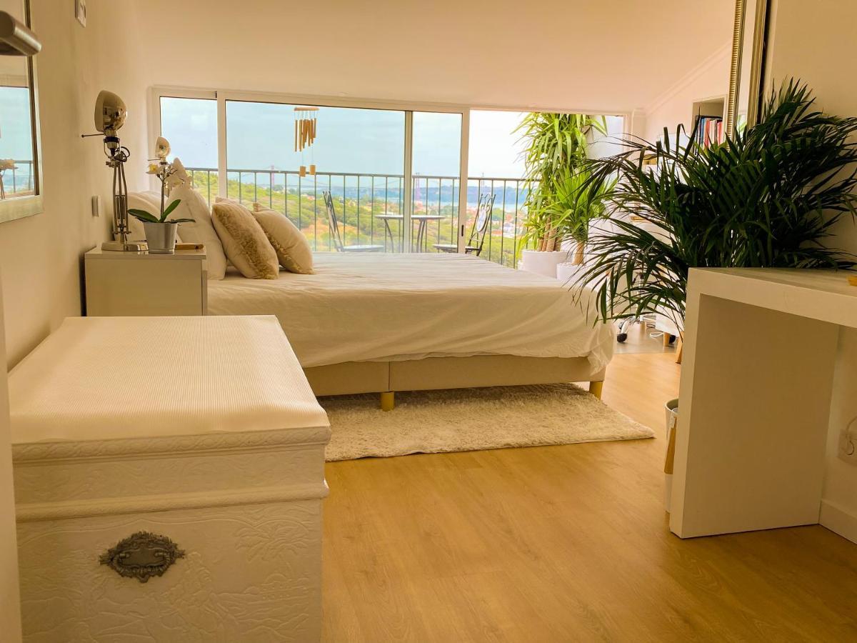 Ideally Located With Perfect Views Algés Exterior foto