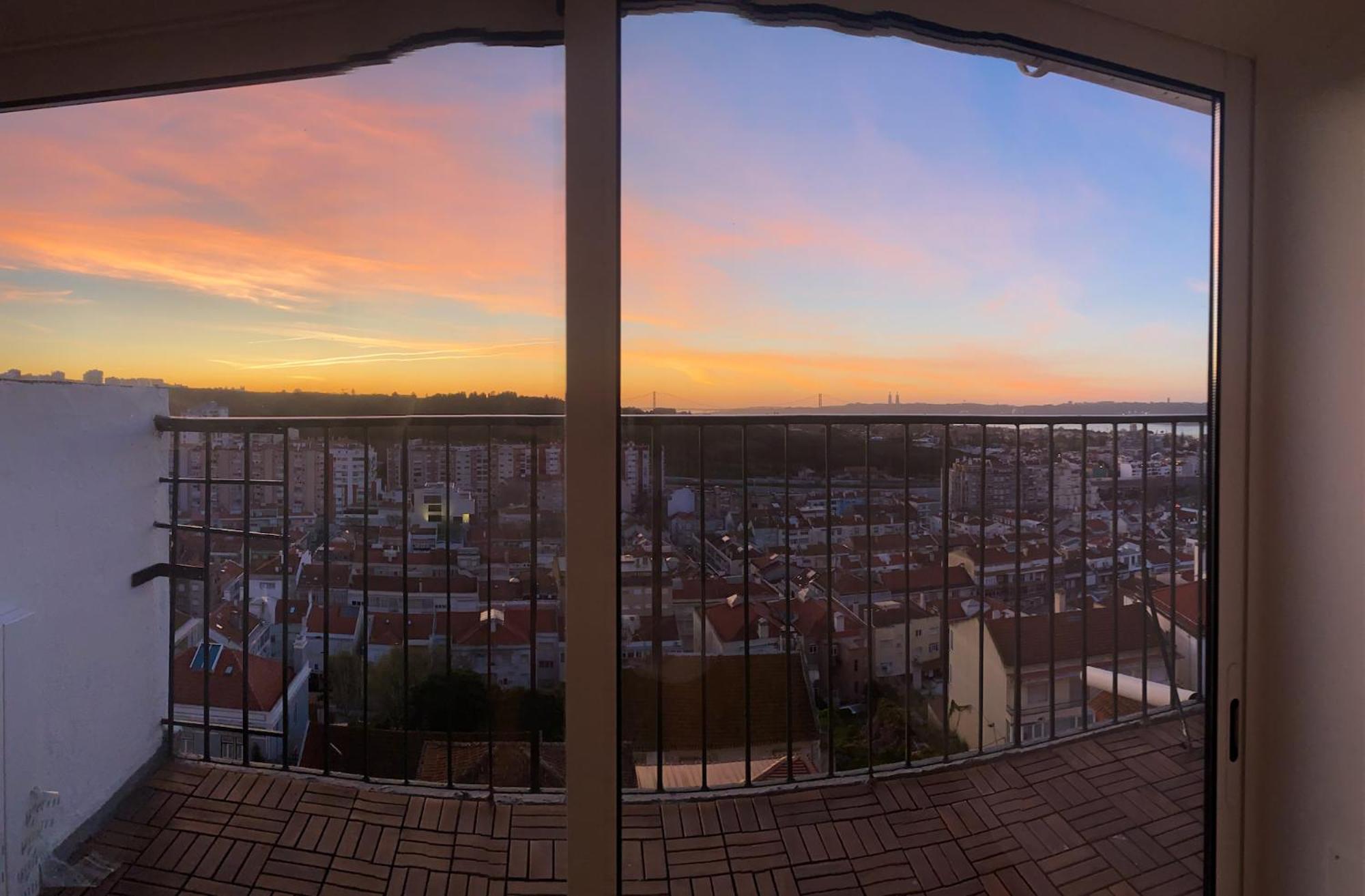 Ideally Located With Perfect Views Algés Exterior foto