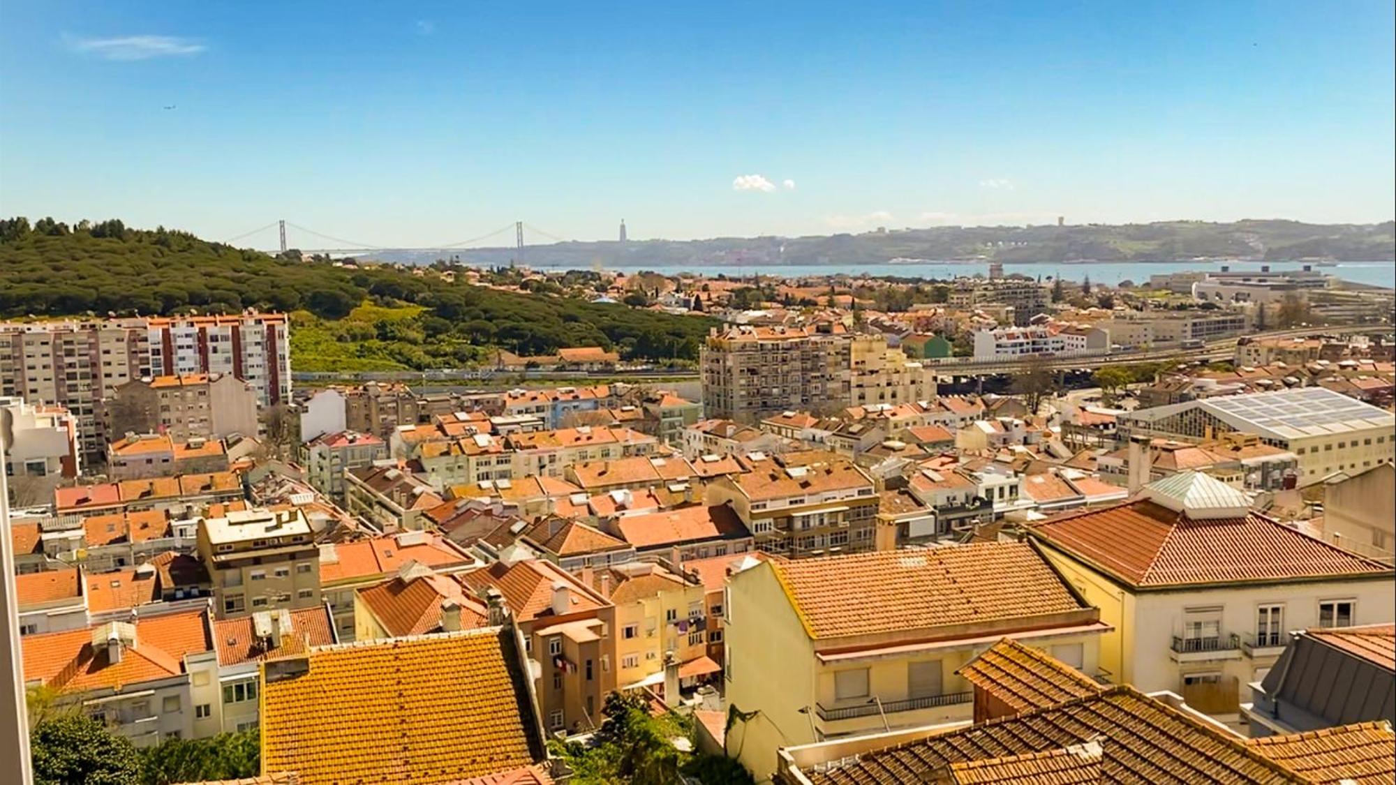 Ideally Located With Perfect Views Algés Exterior foto