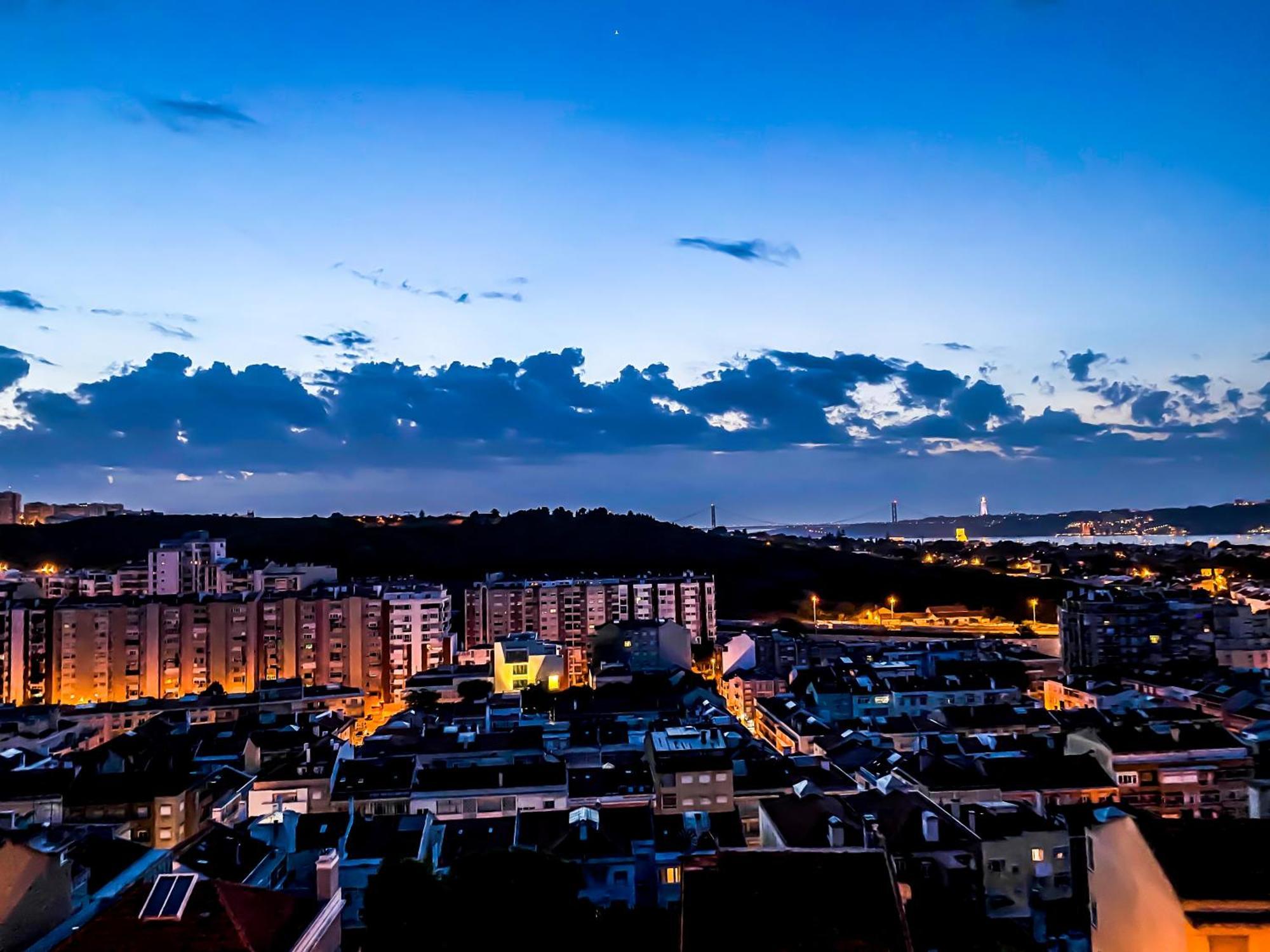 Ideally Located With Perfect Views Algés Exterior foto