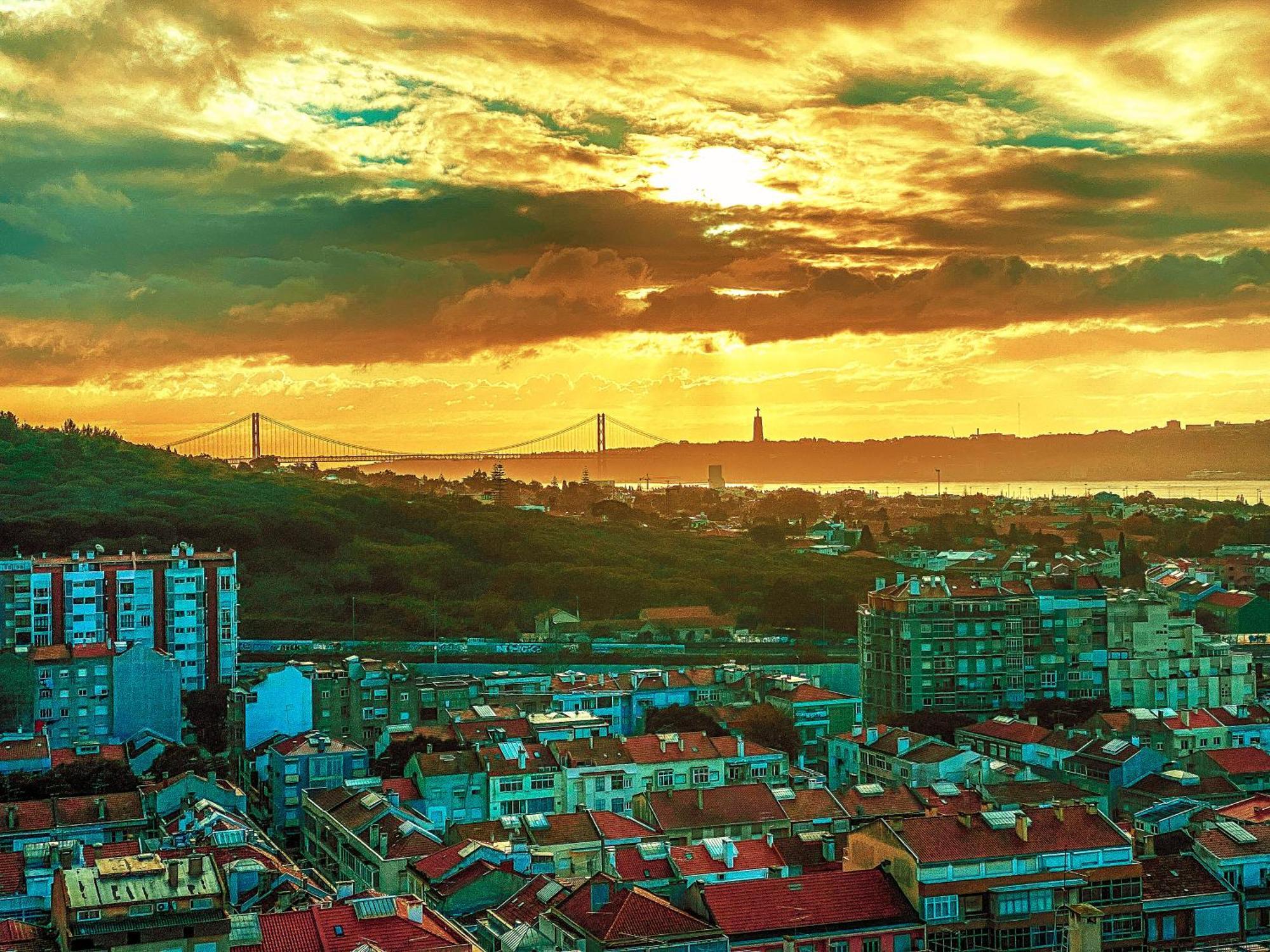 Ideally Located With Perfect Views Algés Exterior foto