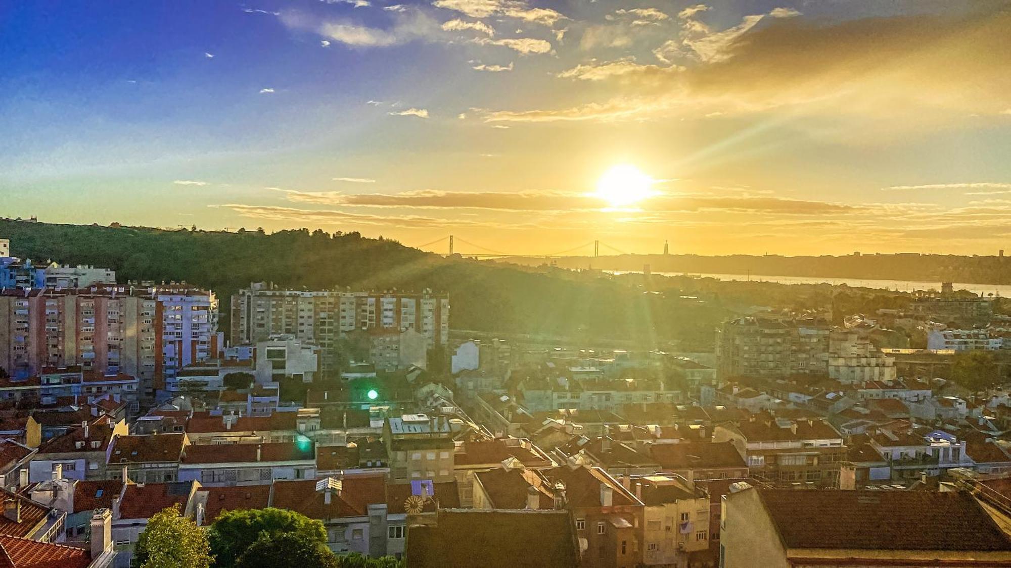 Ideally Located With Perfect Views Algés Exterior foto